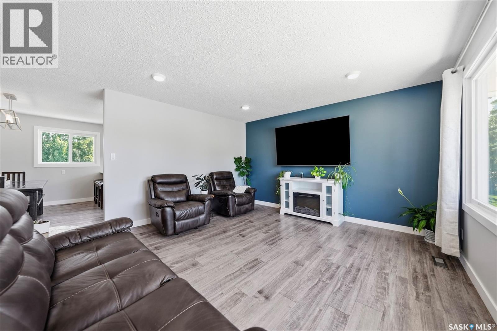 3120 Hogeweide Drive, Prince Albert, Saskatchewan  S6V 6X9 - Photo 5 - SK042041