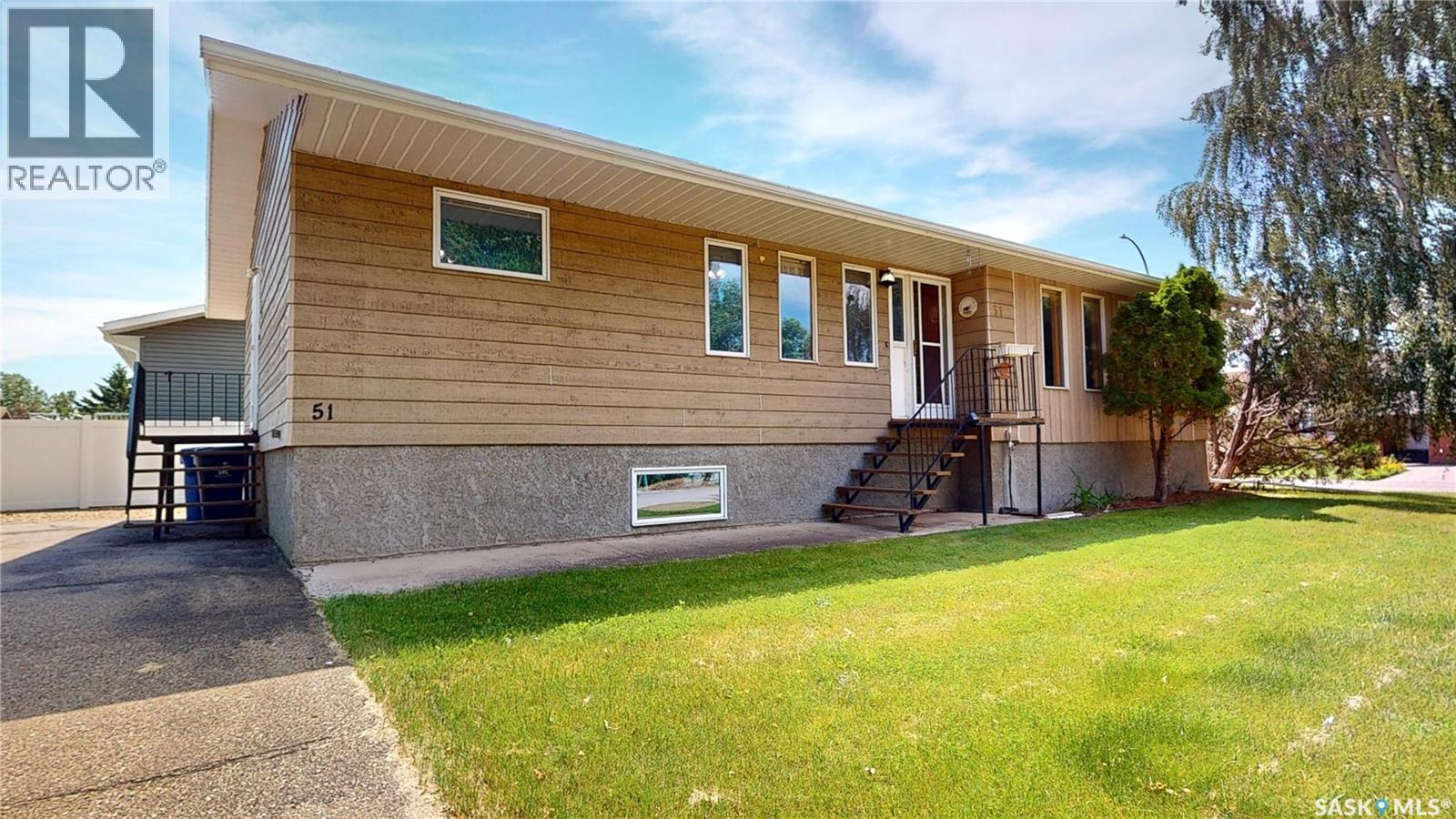 51 Harrigan Crescent, Maple Creek, Saskatchewan  S0N 1N0 - Photo 3 - SK041938