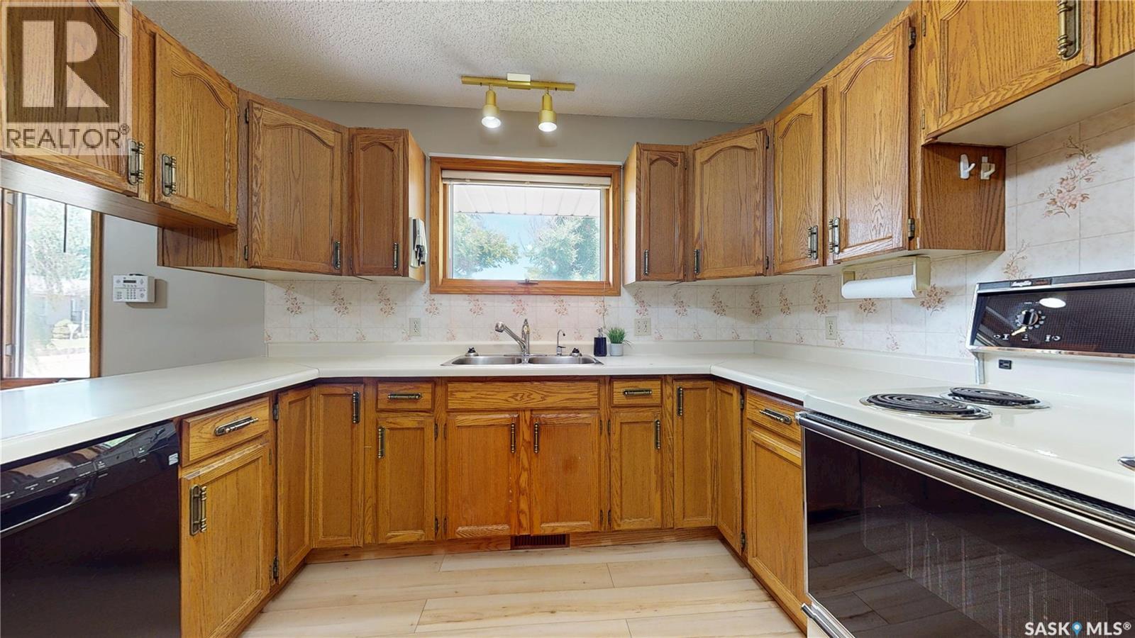 51 Harrigan Crescent, Maple Creek, Saskatchewan  S0N 1N0 - Photo 5 - SK041938