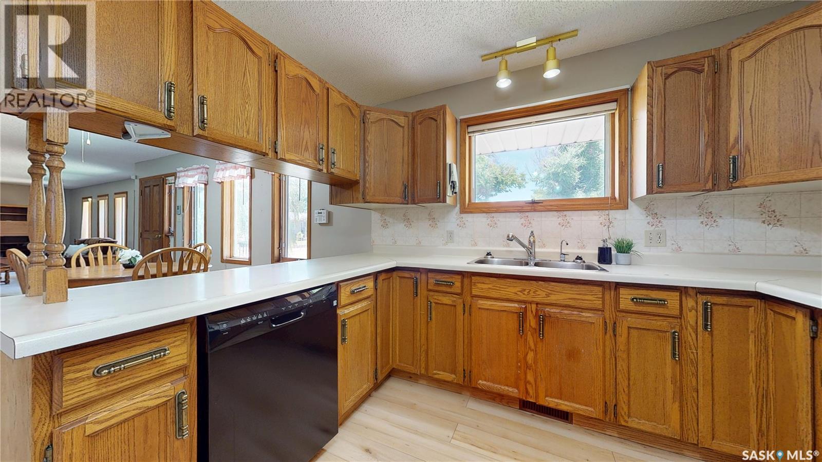 51 Harrigan Crescent, Maple Creek, Saskatchewan  S0N 1N0 - Photo 6 - SK041938