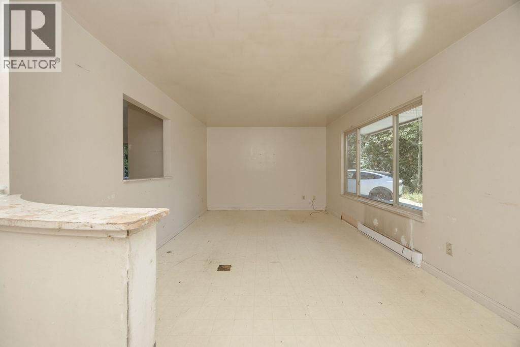 5754 Trout Lake Road, Halfmoon Bay, British Columbia V7Z 1H1 - Photo 6 - R3144374
