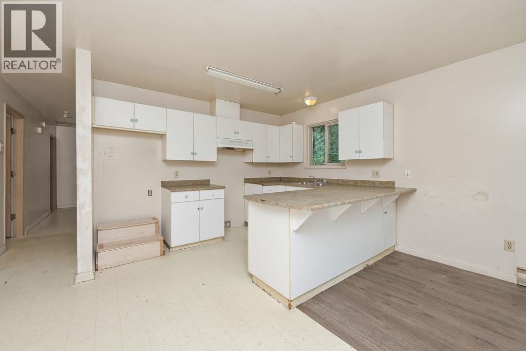 5754 Trout Lake Road, Halfmoon Bay, British Columbia V7Z 1H1 - Photo 11 - R3144374