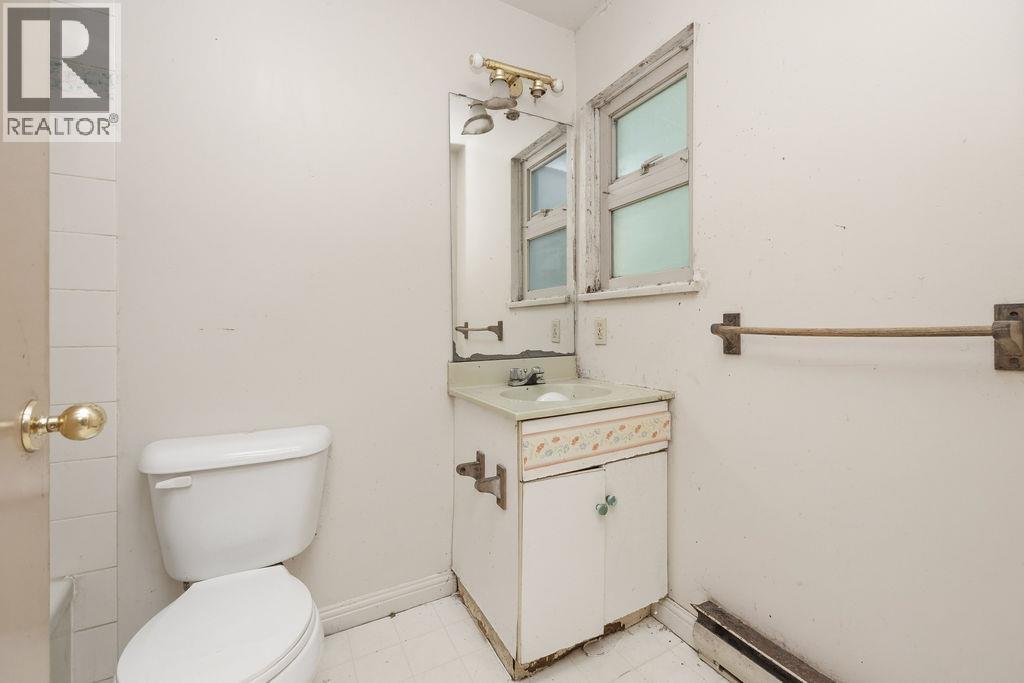 5754 Trout Lake Road, Halfmoon Bay, British Columbia V7Z 1H1 - Photo 7 - R3144374