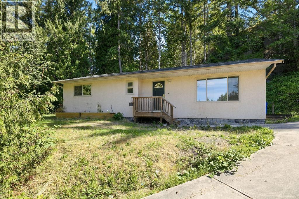 5754 TROUT LAKE ROAD, Halfmoon Bay, British Columbia