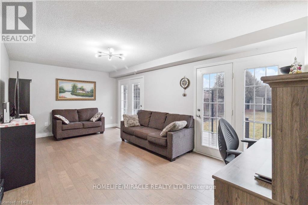 2245 Pathfinder Drive, Burlington, Ontario  L7L 6L6 - Photo 13 - W13494140