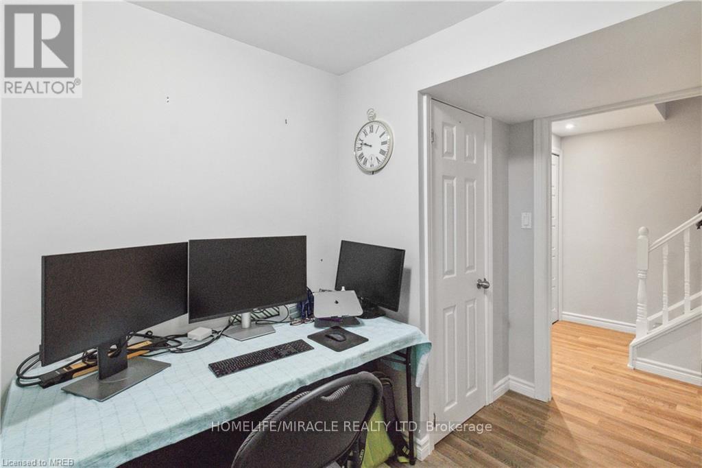 2245 Pathfinder Drive, Burlington, Ontario  L7L 6L6 - Photo 17 - W13494140