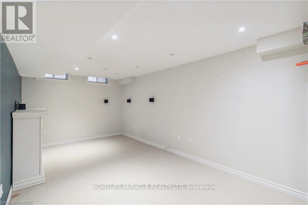 2245 Pathfinder Drive, Burlington, Ontario  L7L 6L6 - Photo 18 - W13494140