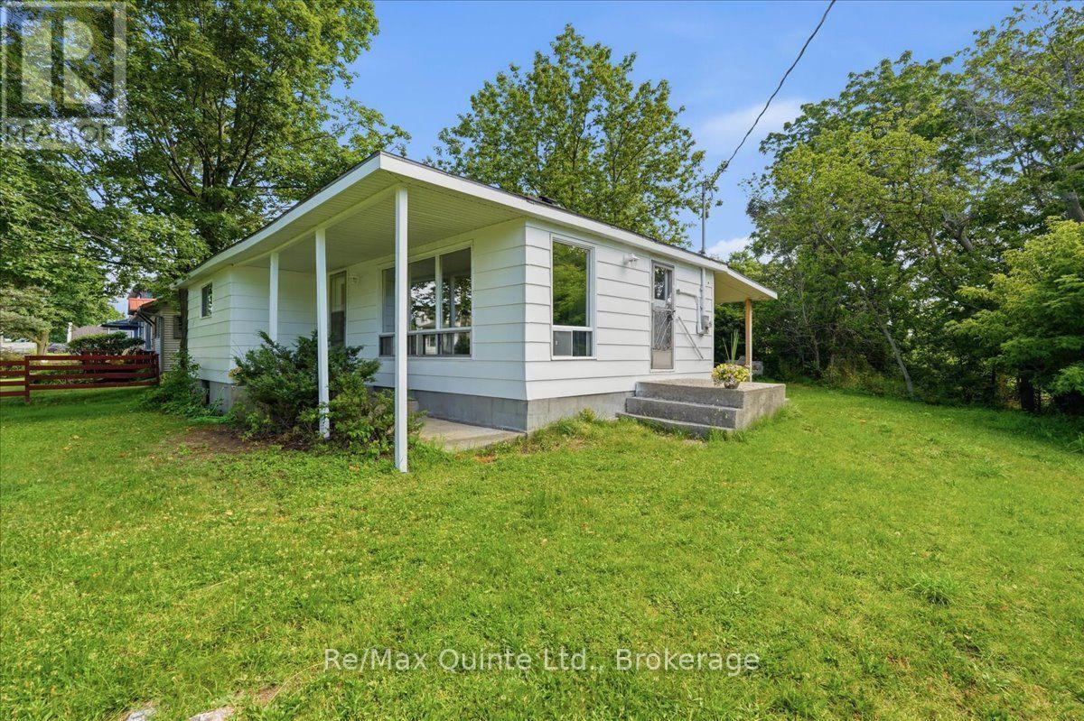 1581 County Rd 10, Prince Edward County, Ontario  K0K 1P0 - Photo 4 - X13543660