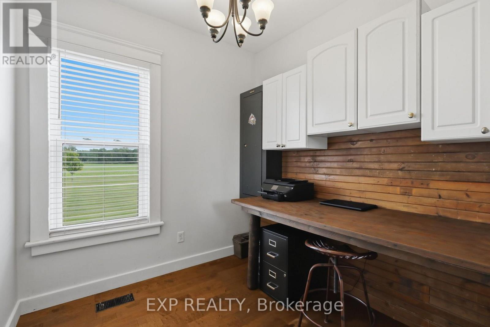 22979 Pratt Siding Road, Southwest Middlesex, Ontario  N0L 1M0 - Photo 15 - X13543756