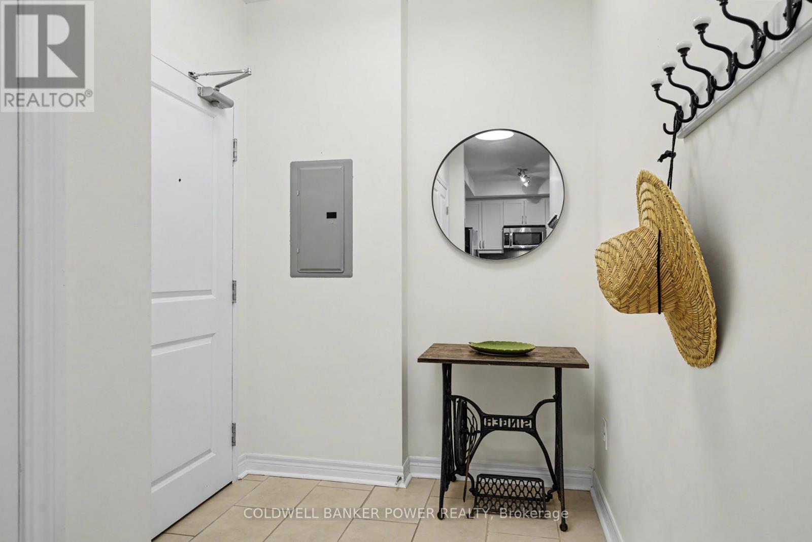 1010 - 330 Ridout Street N, London East, Ontario  N6C 3Z3 - Photo 2 - X13543832