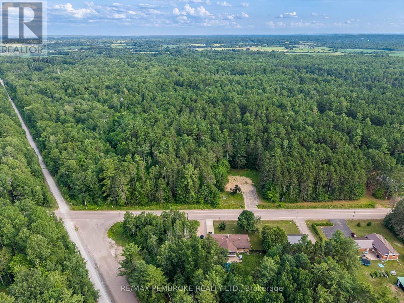 121 Achray Road, Laurentian Valley, Ontario K8A 6W7 - Photo 1 - X13543632