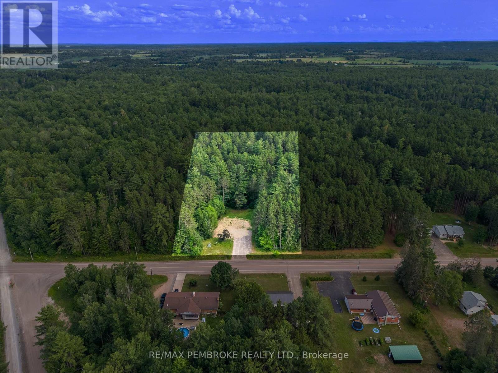 121 Achray Road, Laurentian Valley, Ontario K8A 6W7 - Photo 2 - X13543632