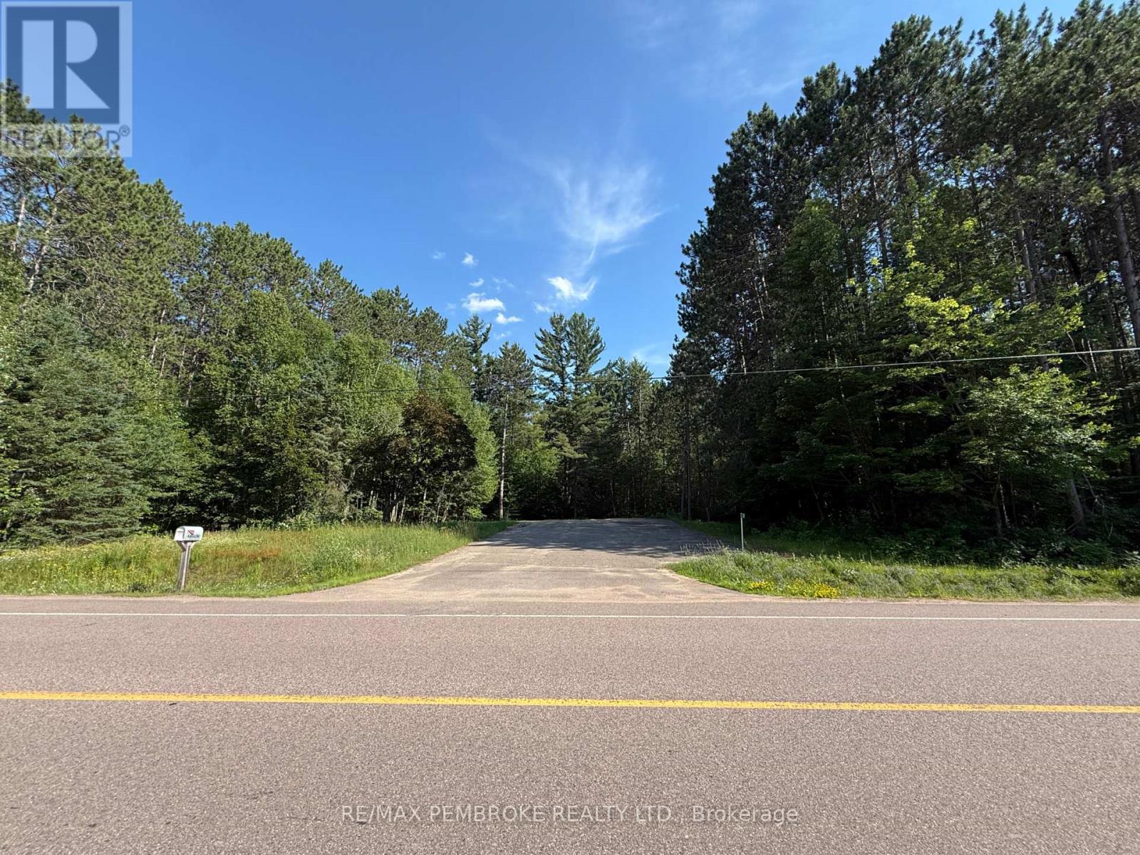 121 Achray Road, Laurentian Valley, Ontario K8A 6W7 - Photo 3 - X13543632