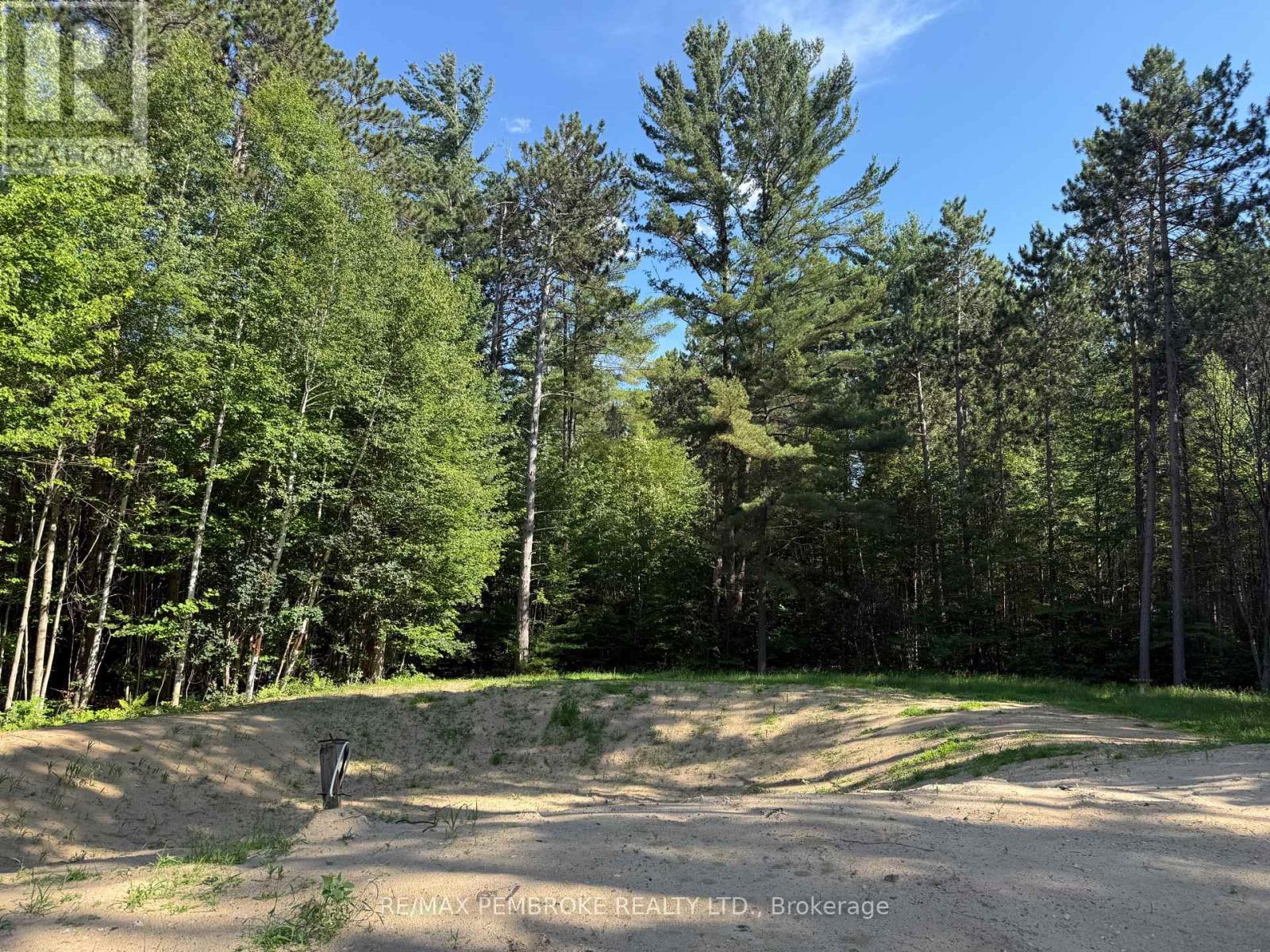121 Achray Road, Laurentian Valley, Ontario K8A 6W7 - Photo 4 - X13543632
