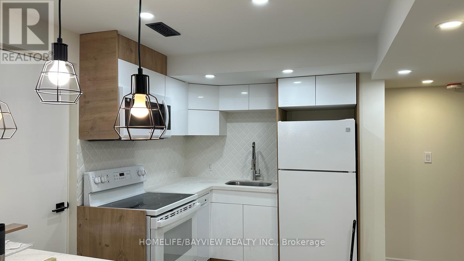 Lower Unit - 128 Adam Place, Newmarket, Ontario L3Y 8C4 - Photo 5 - N13543504