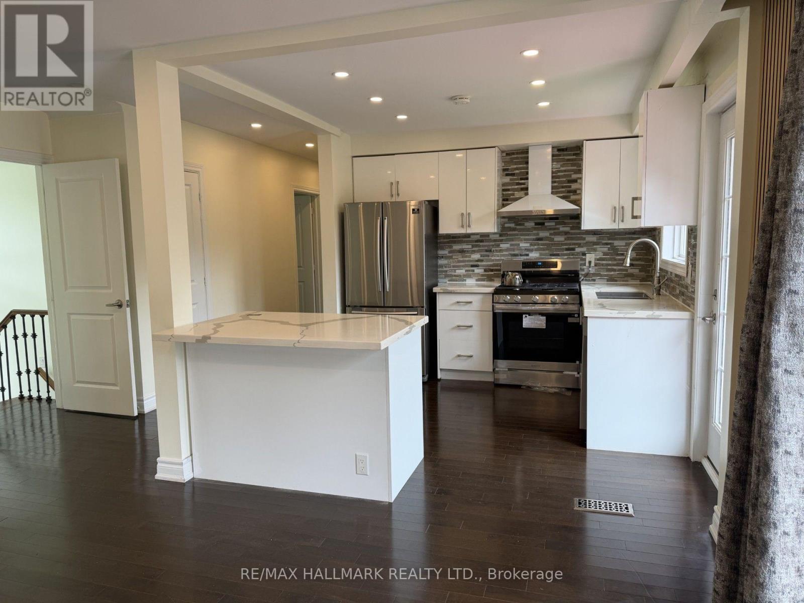 41 Aurora Heights Drive, Aurora, Ontario L4G 2W6 - Photo 4 - N13543678