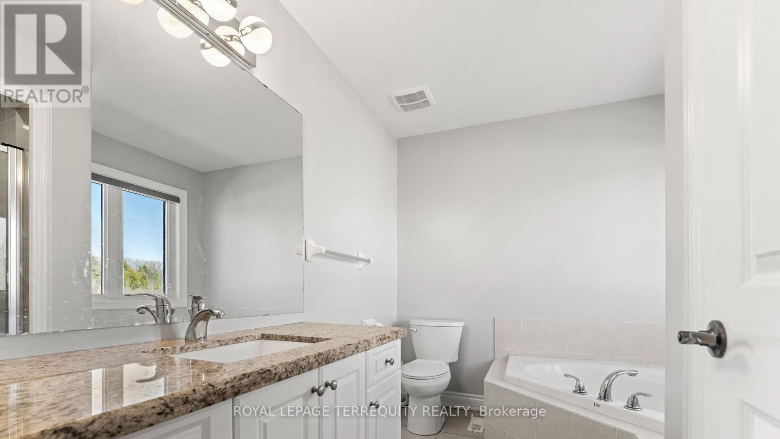 1818 Lamstone Street, Innisfil, Ontario  L9S 5A1 - Photo 17 - N13543702