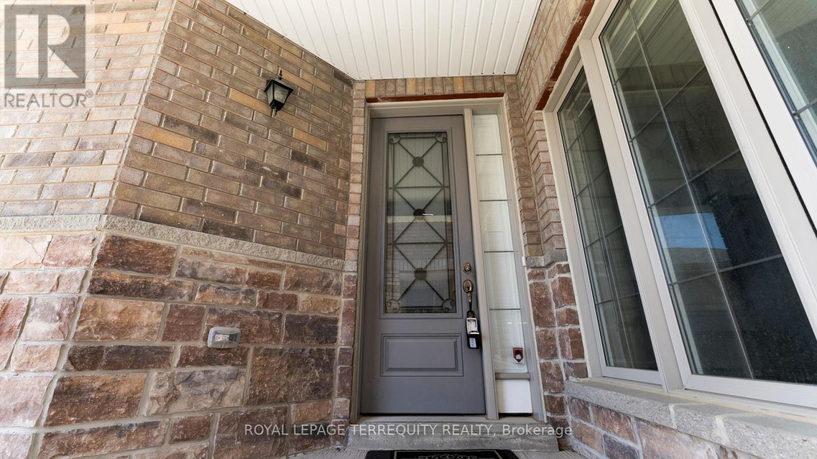 1818 Lamstone Street, Innisfil, Ontario  L9S 5A1 - Photo 3 - N13543702