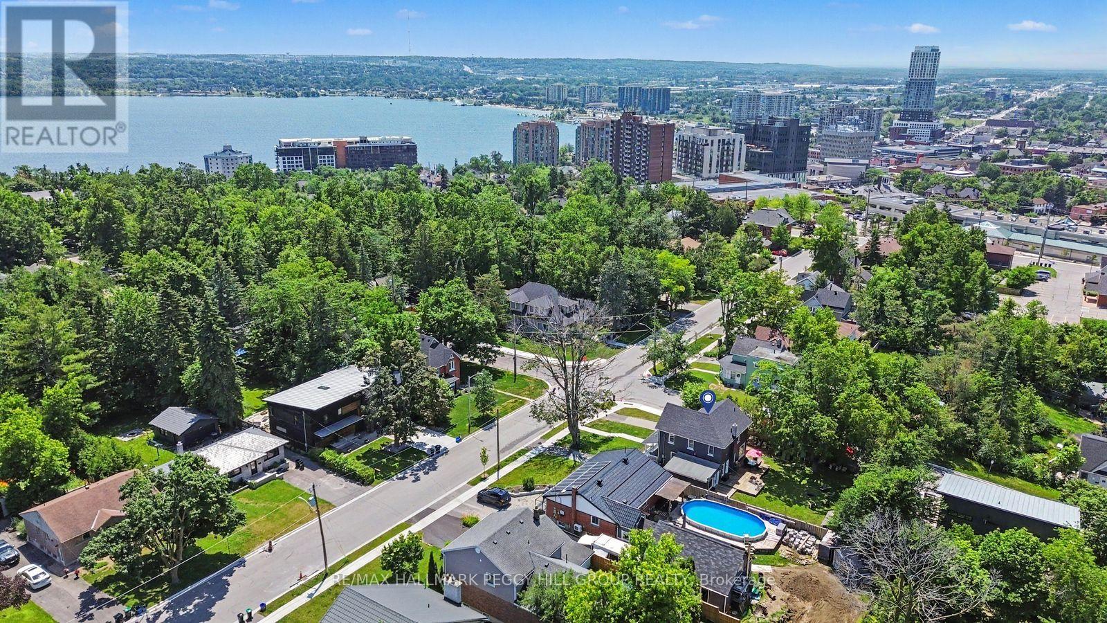 30 Eugenia Street, Barrie, Ontario L4M 1P8 - Photo 2 - S13543680