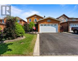 8 COCHRANE AVENUE, Brampton, Ontario