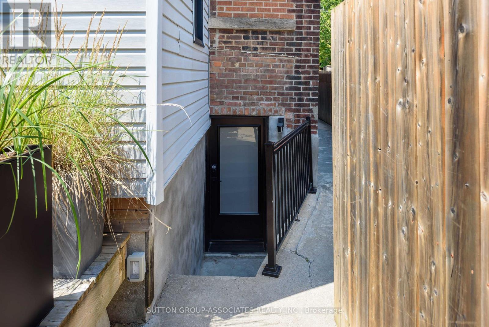 37 Ashburnham Road, Toronto, Ontario  M6H 2K4 - Photo 30 - W13543704