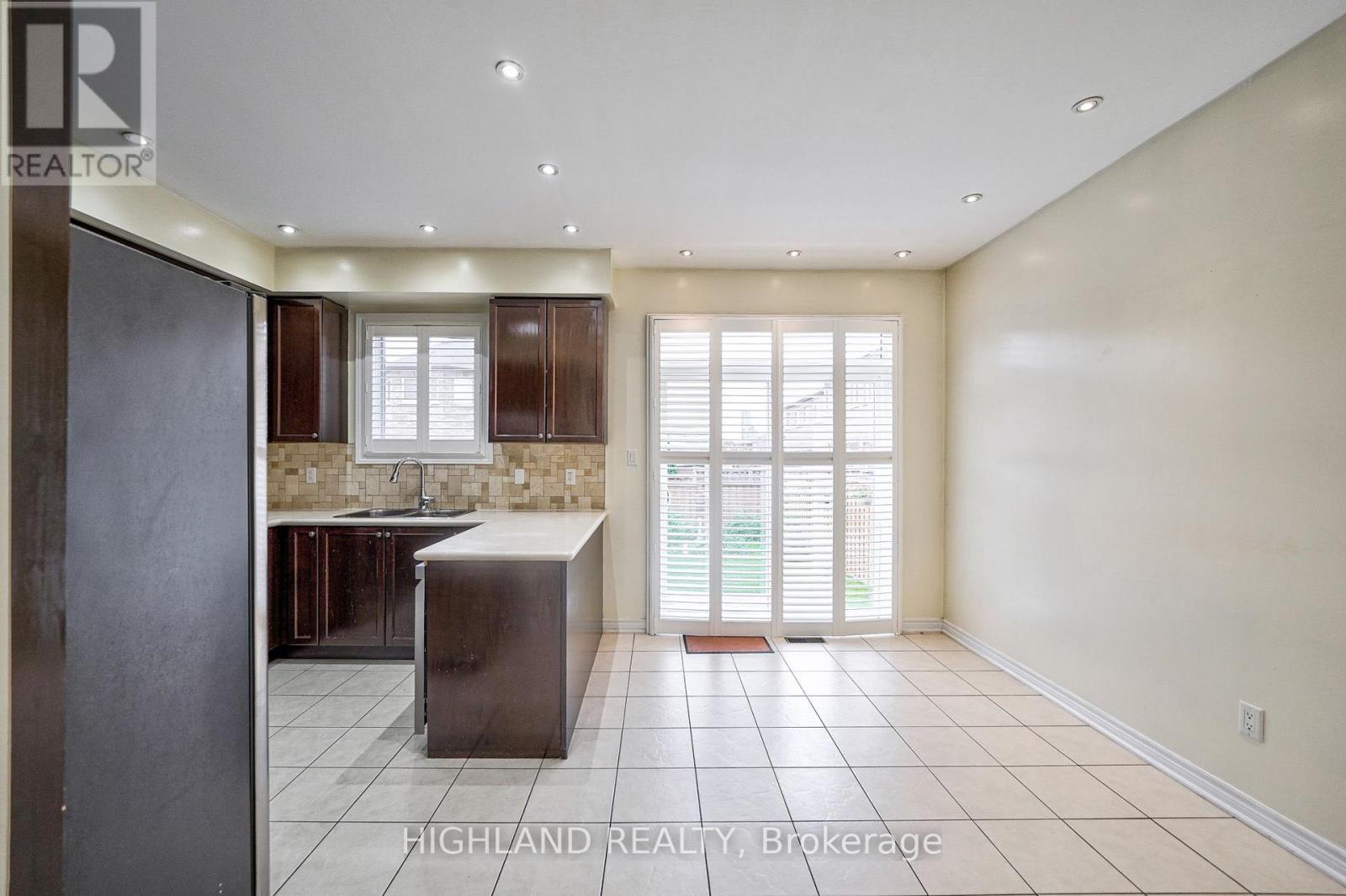 515 Coach Drive, Mississauga, Ontario  L5R 0C3 - Photo 7 - W13543864