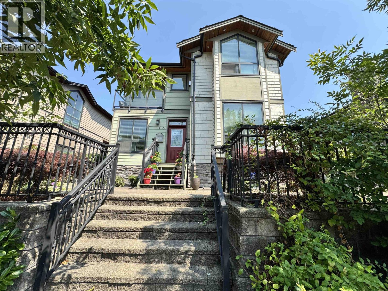 1436 BEWICKE AVENUE, North Vancouver, British Columbia
