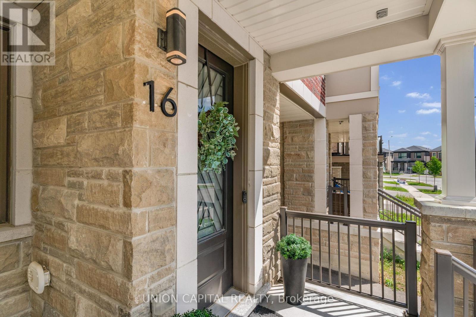 16 Thomas Frisby Jr Crescent, Markham, Ontario  L6C 3L1 - Photo 3 - N13540830
