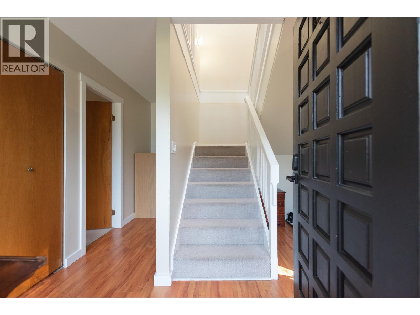 7862 Eagle Drive, Halfmoon Bay, British Columbia  V7Z 1A3 - Photo 3 - R3087738