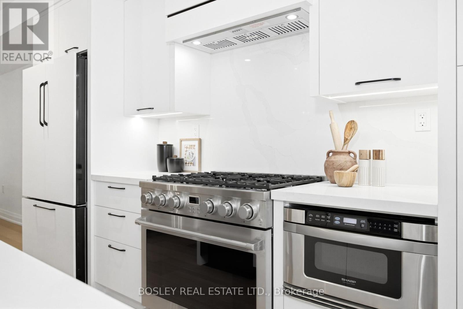 28 Richard Avenue, Toronto, Ontario  M4L 1W9 - Photo 12 - E13529408