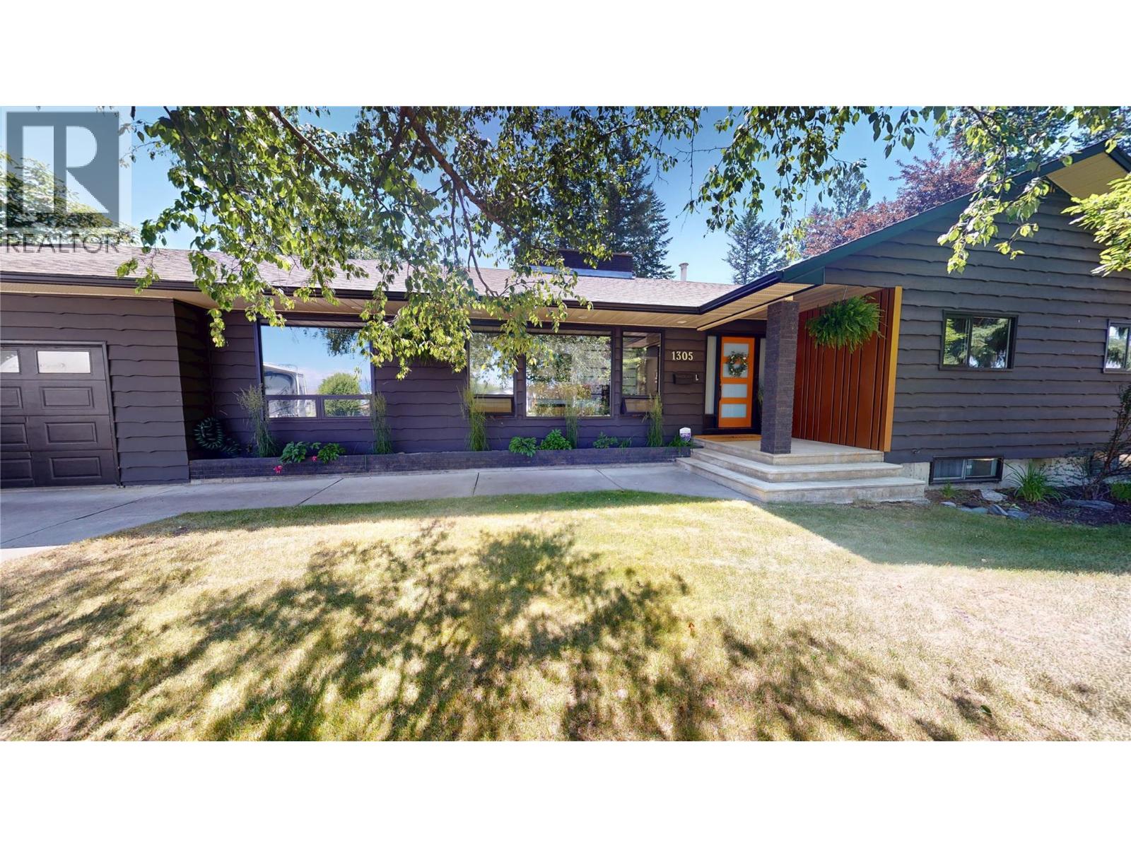 1305 14th Street S, Cranbrook, British Columbia  V1C 5E8 - Photo 1 - 10394099