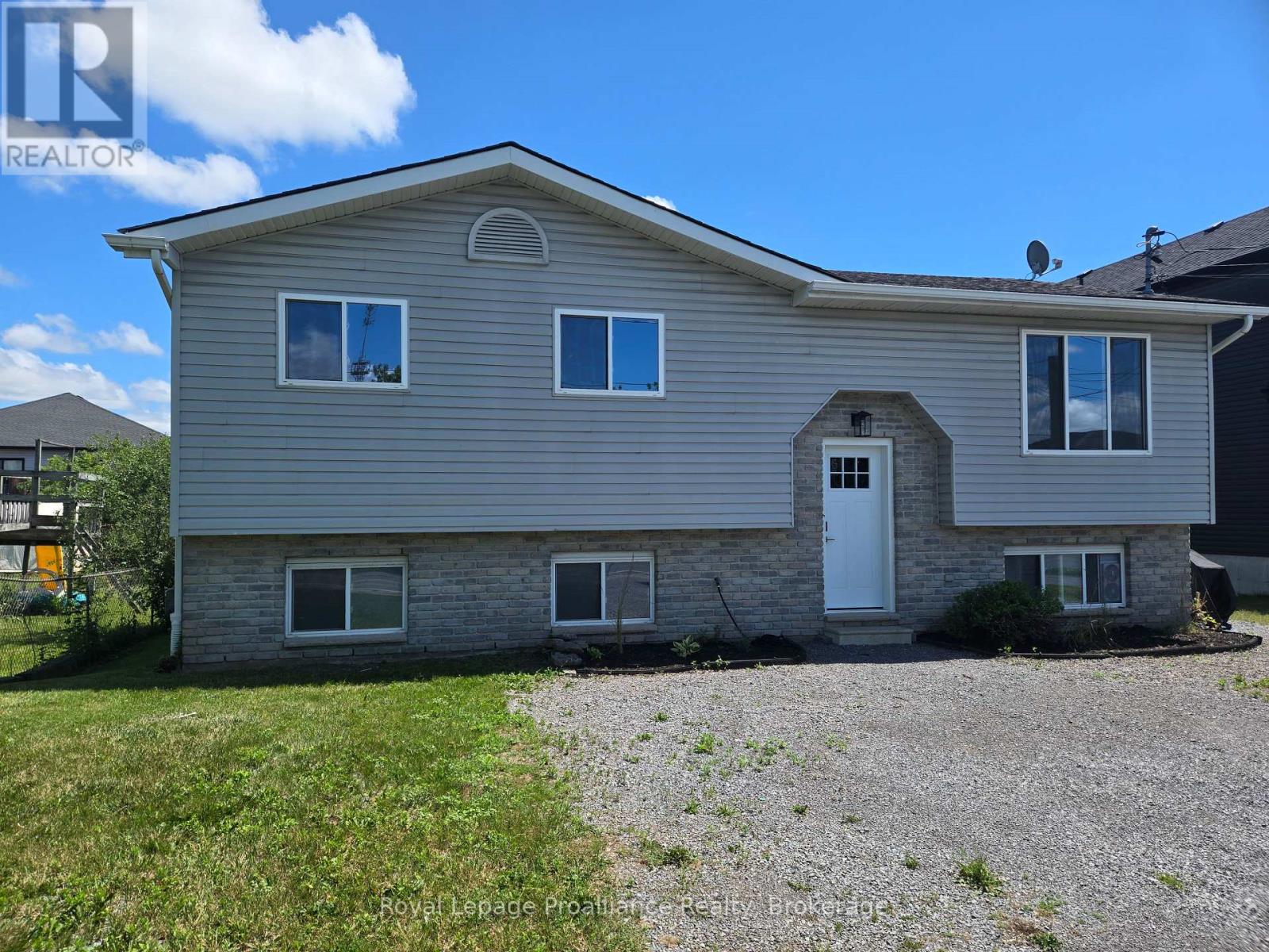 44 Cannifton Road N, Belleville, Ontario K8N 4T8 - Photo 1 - X13543904