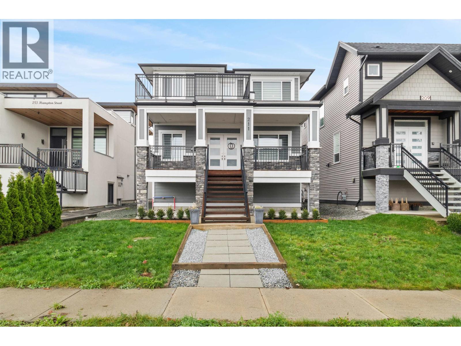 211 HAMPTON STREET, New Westminster, British Columbia