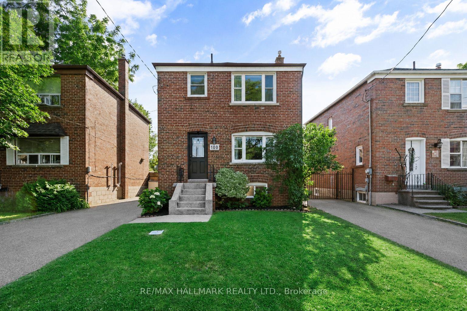 <div class="slider-price">$879,900</div><p>100 Atlee Avenue, Toronto, Ontario</p>