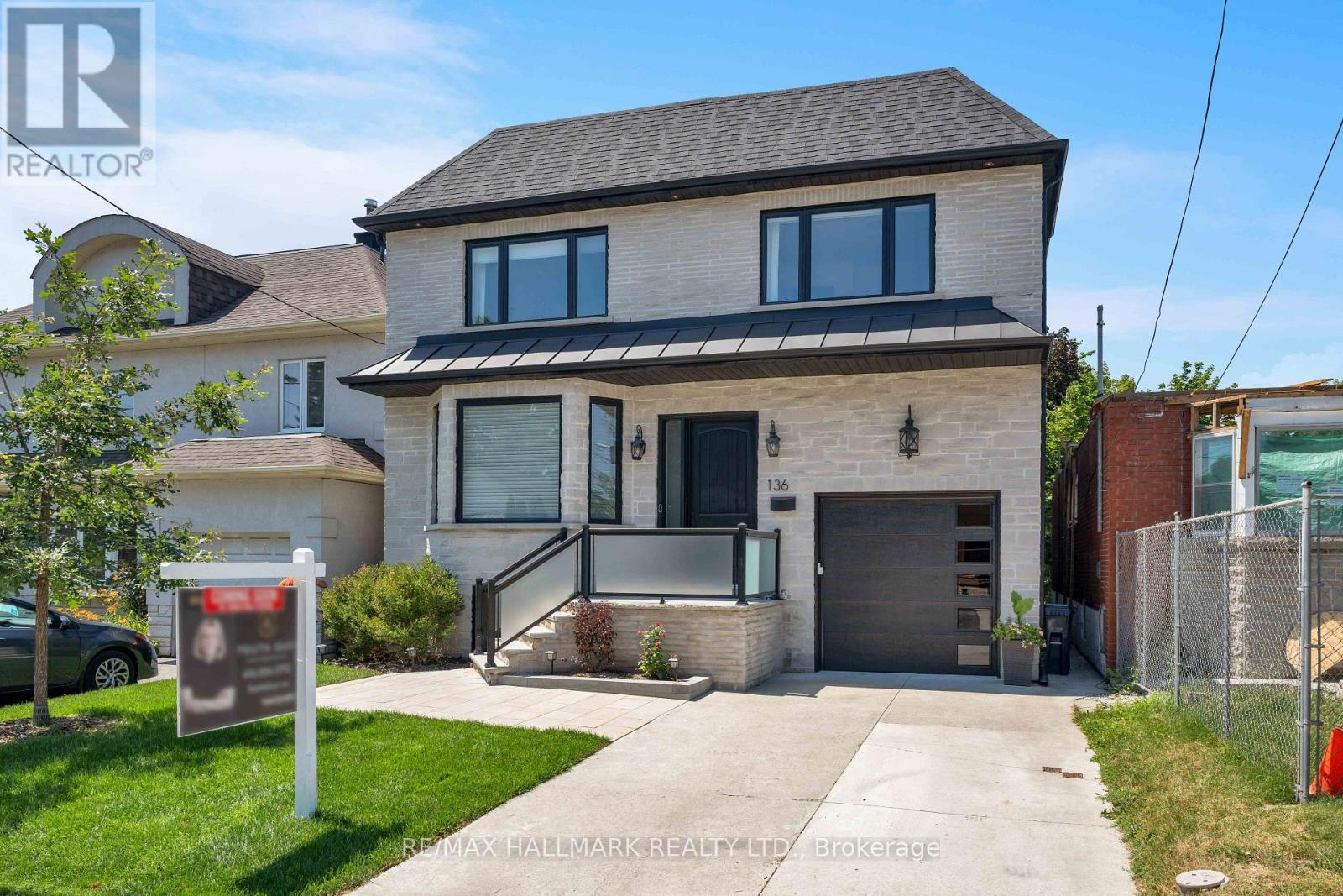 136 Glenwood Crescent, Toronto, Ontario  M4B 1K2 - Photo 2 - E13544032