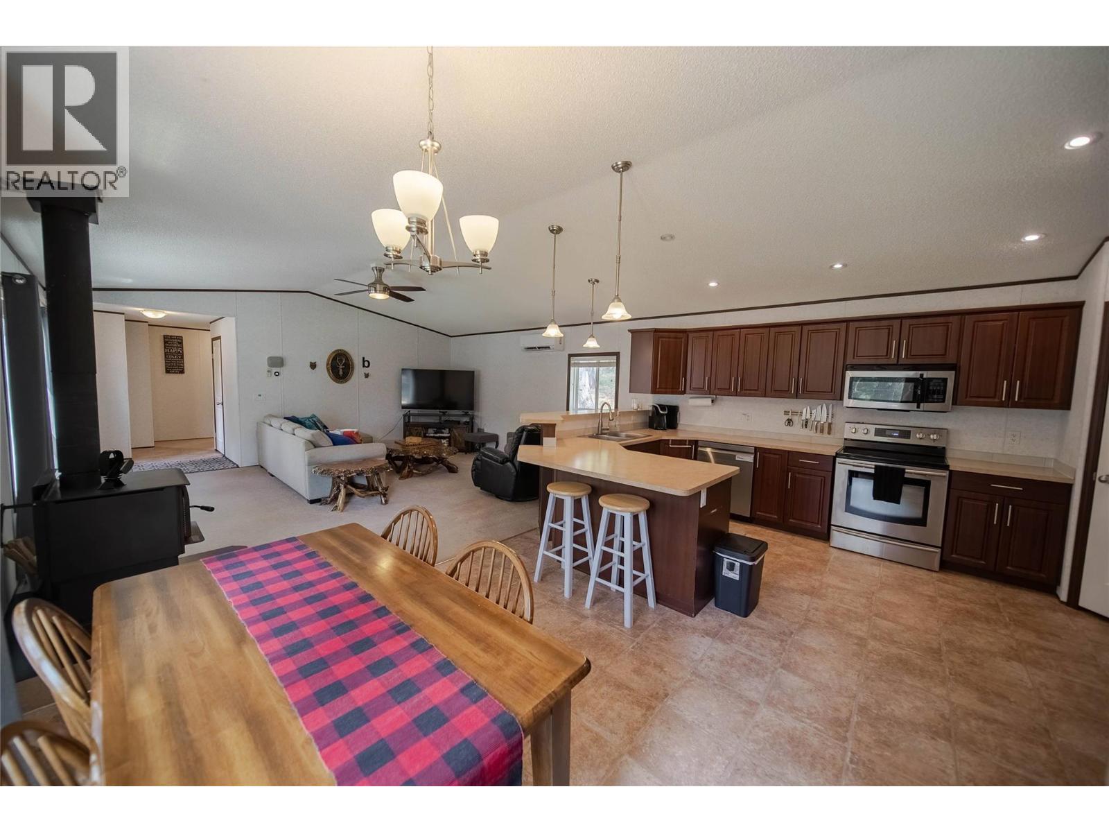 6524 Mcdonald Loop Road, Grasmere, British Columbia V0B 1R0 - Photo 7 - 10394189