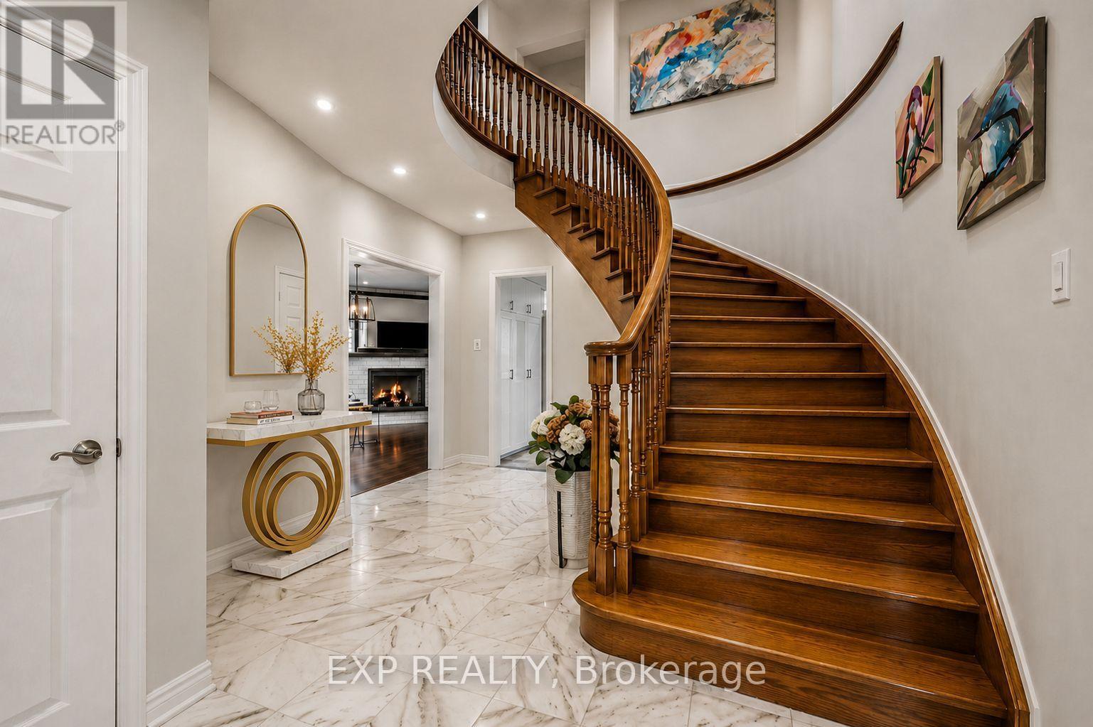 16 Wainwright Avenue, Richmond Hill (North Richvale), Ontario  L4C 5R5 - Photo 4 - N13543974