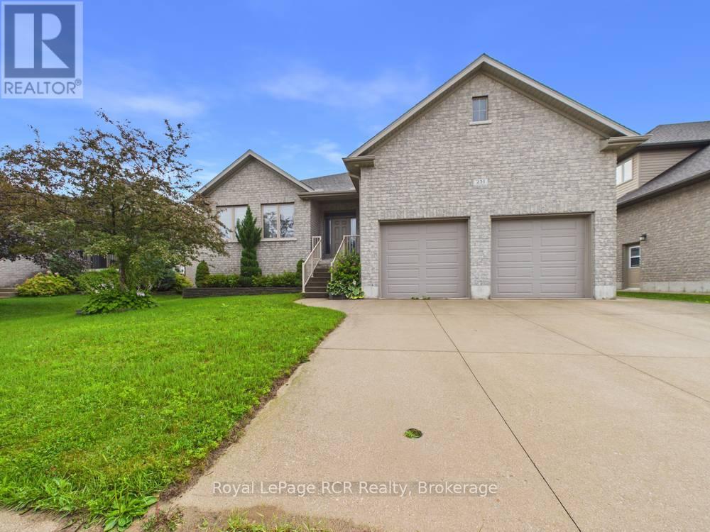 231 Park Street, Kincardine, Ontario  N2Z 0A5 - Photo 1 - X13538598