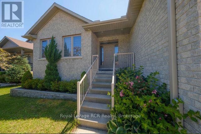 231 Park Street, Kincardine, Ontario  N2Z 0A5 - Photo 2 - X13538598
