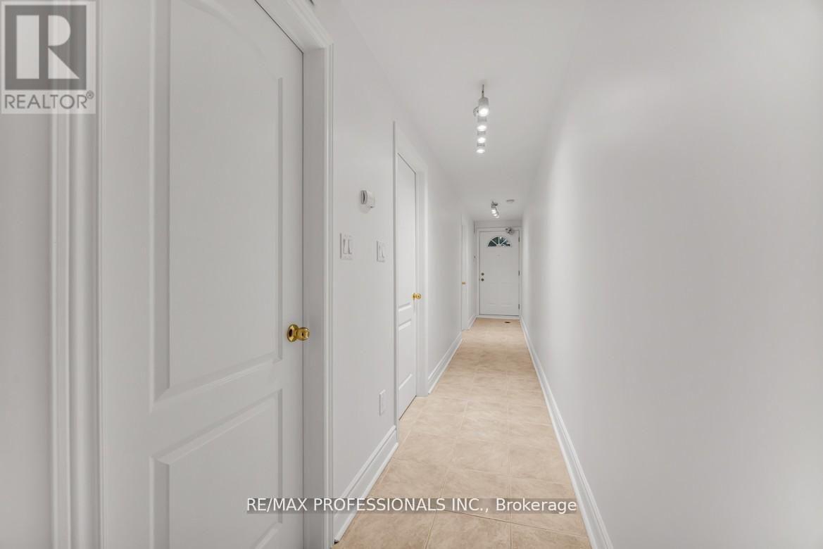 Lower - 213 Major Street, Toronto, Ontario  M5S 2L4 - Photo 2 - C13544122