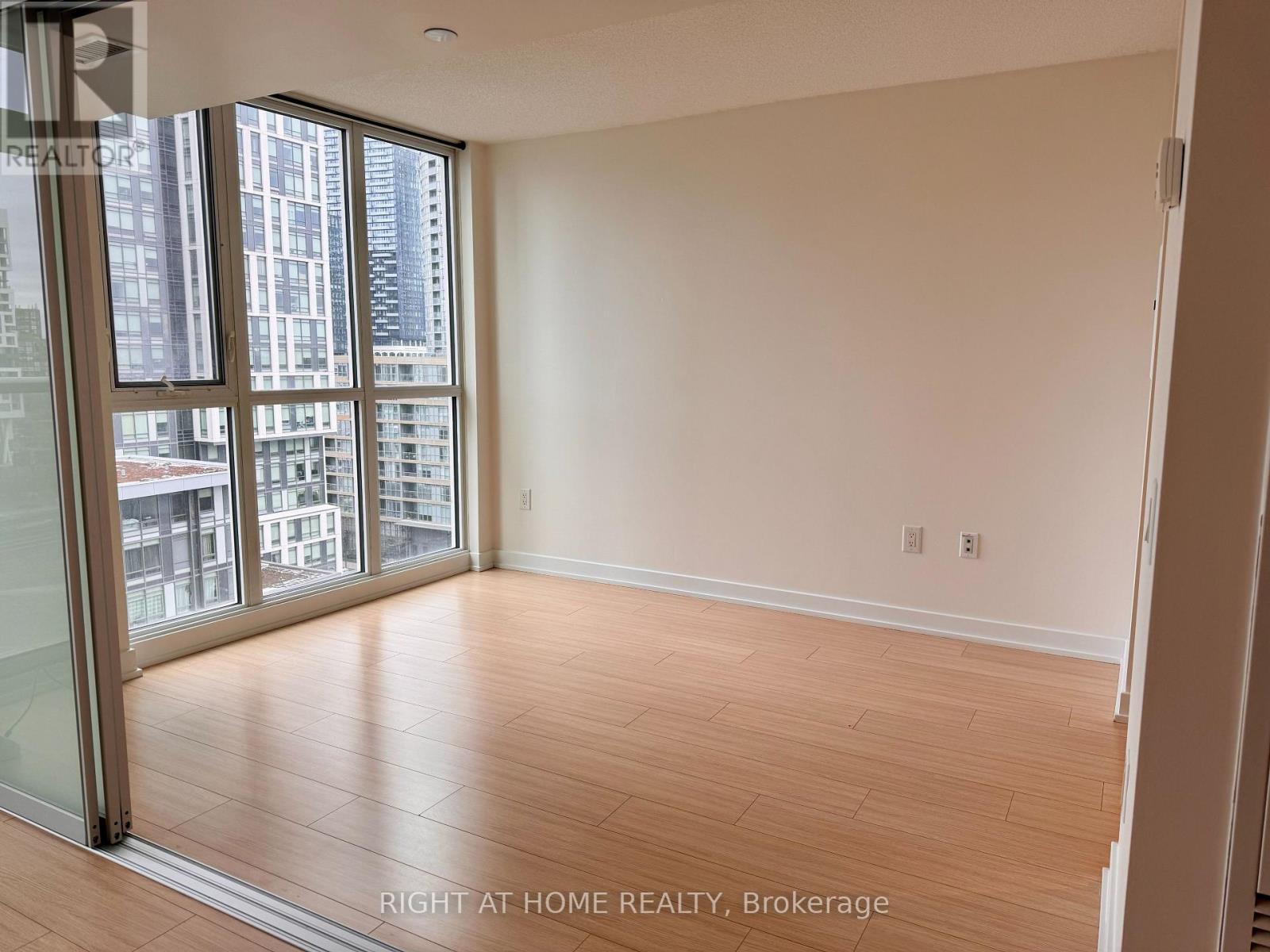 1209 - 85 Queens Wharf Road, Toronto, Ontario M5V 0J9 - Photo 13 - C13544160