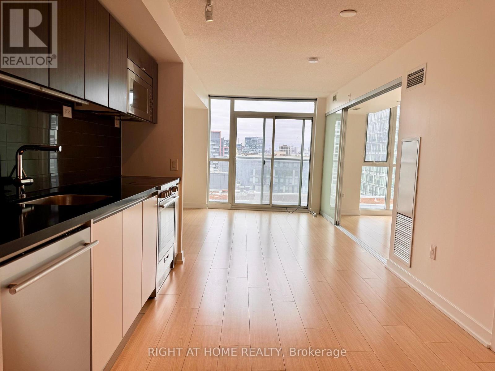 1209 - 85 Queens Wharf Road, Toronto, Ontario M5V 0J9 - Photo 2 - C13544160