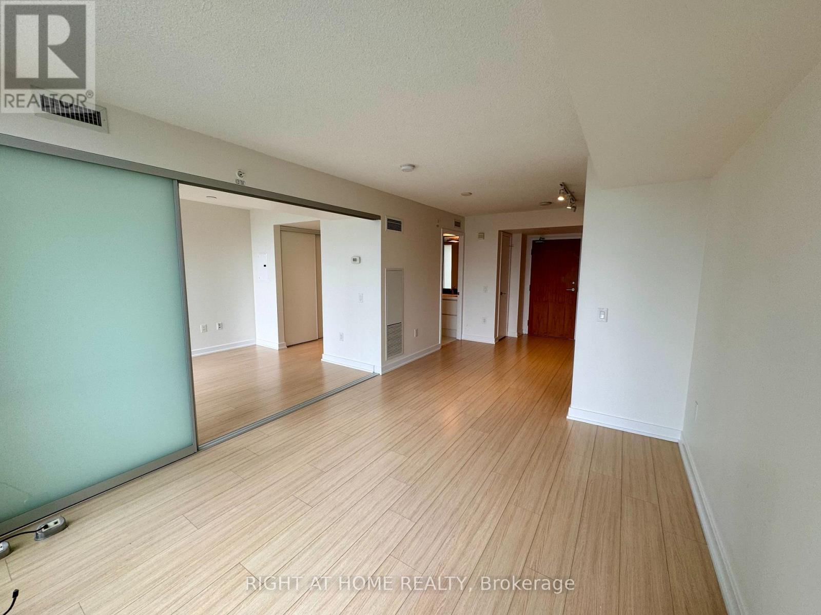1209 - 85 Queens Wharf Road, Toronto, Ontario M5V 0J9 - Photo 3 - C13544160