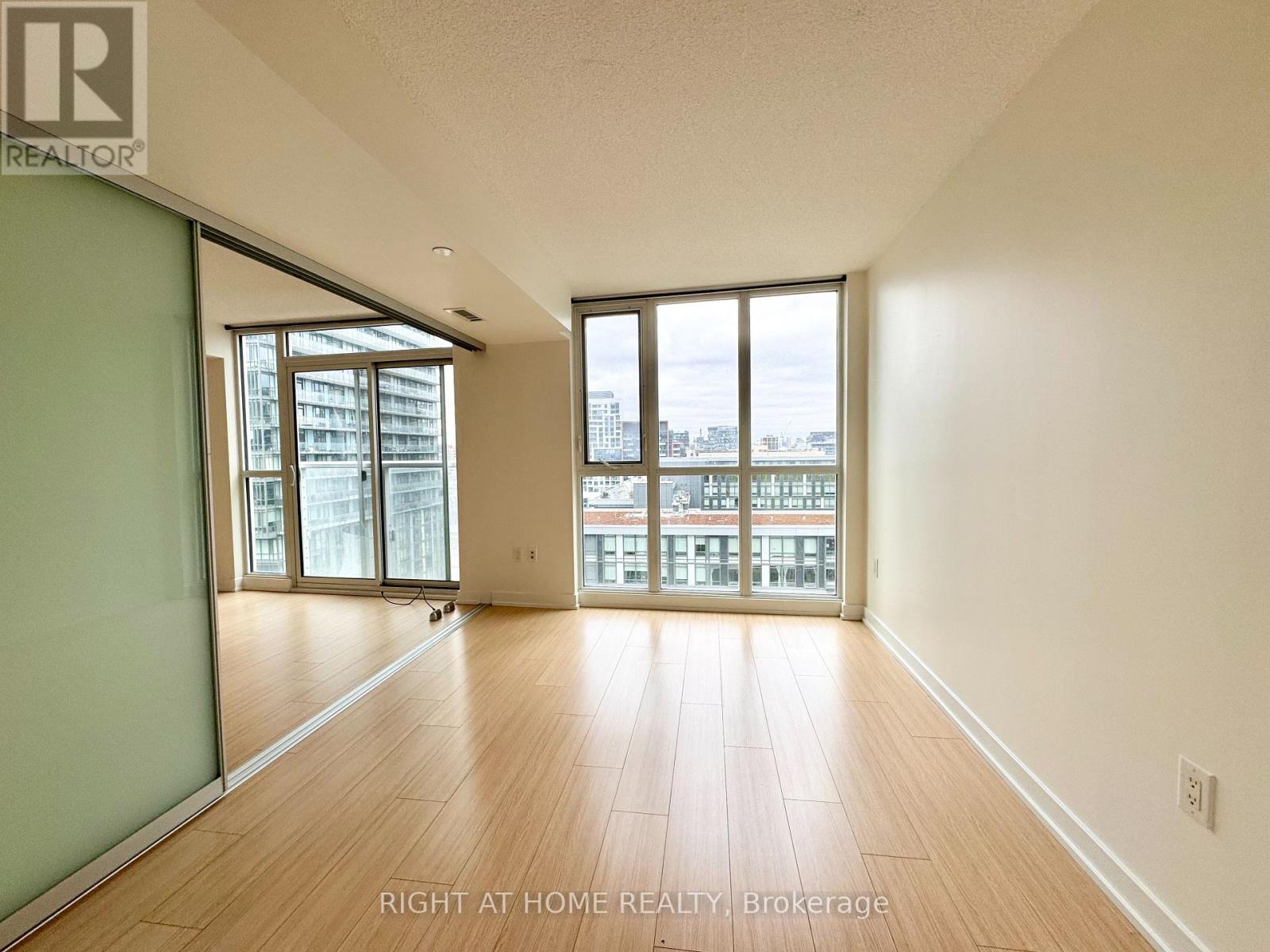1209 - 85 Queens Wharf Road, Toronto, Ontario M5V 0J9 - Photo 5 - C13544160