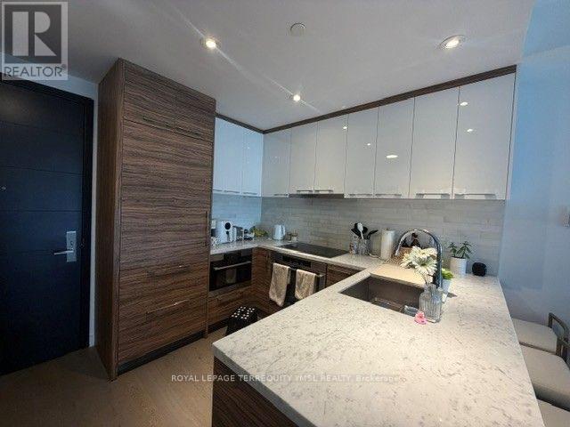 3215 - 488 University Avenue, Toronto, Ontario  M5G 0C1 - Photo 2 - C13544254