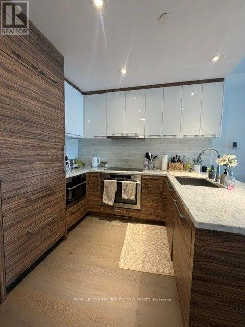 3215 - 488 University Avenue, Toronto, Ontario  M5G 0C1 - Photo 3 - C13544254