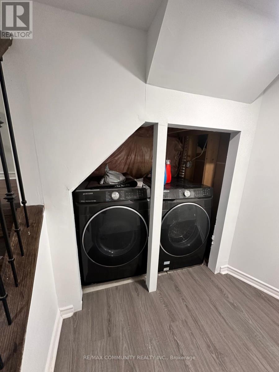 18 Hearth Place, Toronto, Ontario  M1C 0C4 - Photo 4 - E13544150