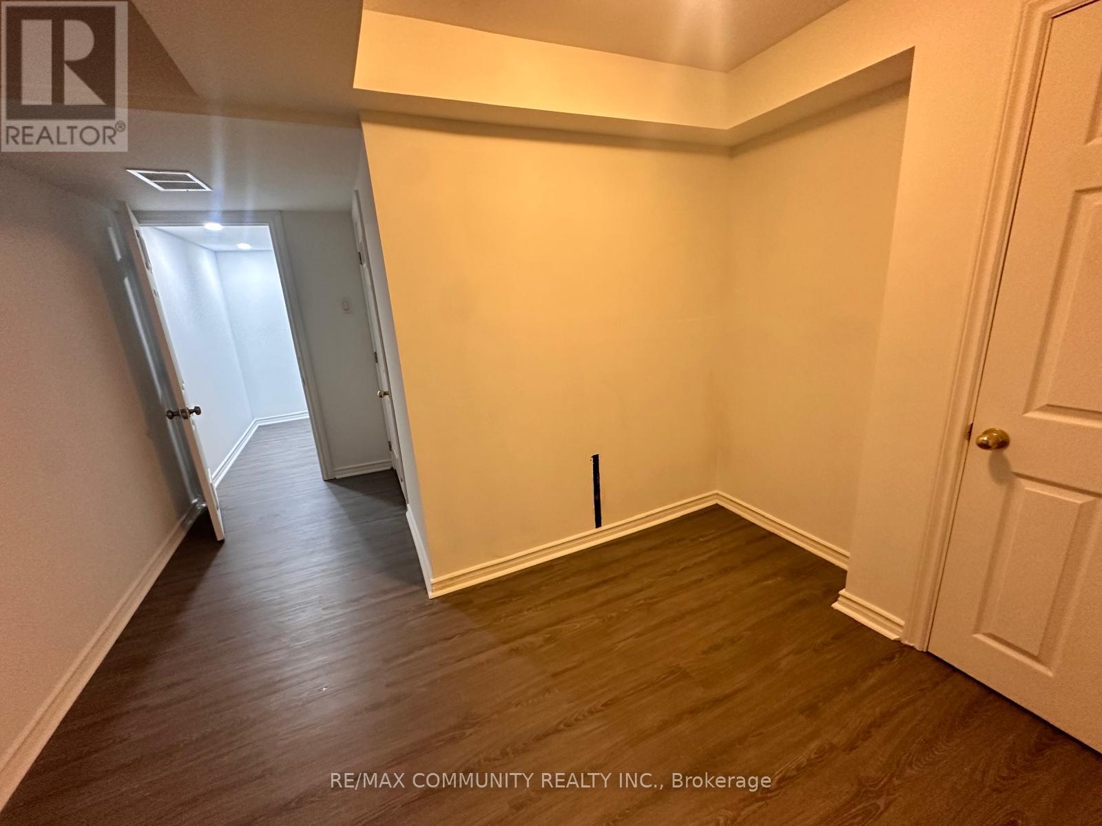 18 Hearth Place, Toronto, Ontario  M1C 0C4 - Photo 5 - E13544150