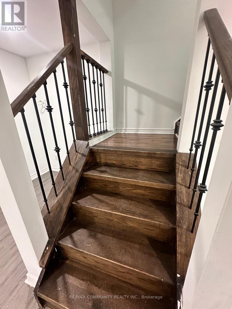 18 Hearth Place, Toronto, Ontario  M1C 0C4 - Photo 8 - E13544150