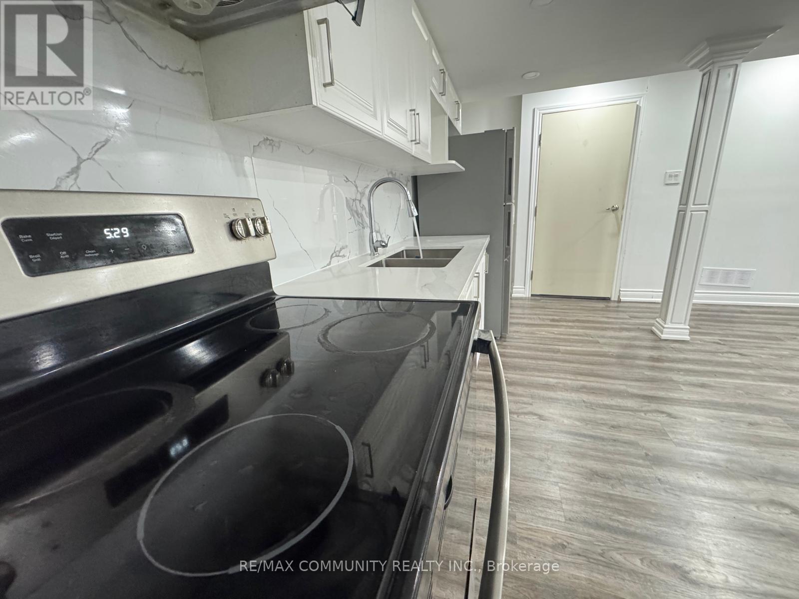 933 Red Deer Avenue, Oshawa, Ontario L1K 0C4 - Photo 7 - E13544268